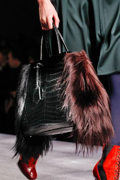 Look 32